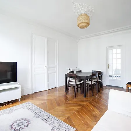 Luxury Flat Near Trocadero *