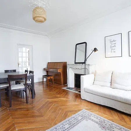 Luxury Flat Near Trocadero Apartment