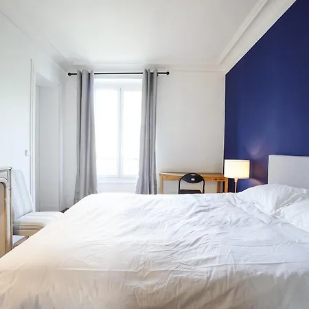Luxury Flat Near Trocadero Apartment